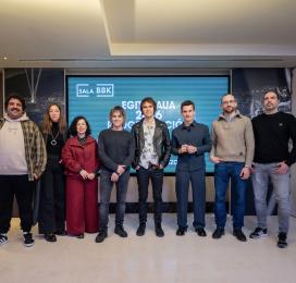 David Caíña, Ane Pikaza y María Goiricelaya (La Dramática Errante), Xabi Camarero y Dani Vicente (Urtz), Koldo Bilbao (responsable de cultura de BBK) y Andoni Aizpuru e Iñigo Zubizarreta (Erromintxelak) ©Sala Bbk