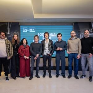 David Caíña, Ane Pikaza y María Goiricelaya (La Dramática Errante), Xabi Camarero y Dani Vicente (Urtz), Koldo Bilbao (responsable de cultura de BBK) y Andoni Aizpuru e Iñigo Zubizarreta (Erromintxelak) ©Sala Bbk
